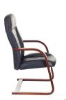 офисное Бюрократ T-9923WALNUT-AV/BL на полозьях низкая спинка черный обивка кожа каркас металл